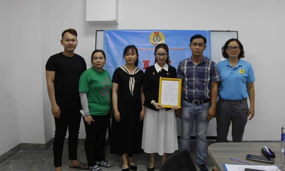 Thủ Thừa thành lập công đoàn cơ sở Công ty TNHH Nguyên phụ liệu Giày Shun Cheng Việt Nam