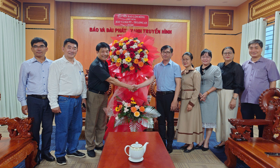 Hội Nhà báo Lâm Đồng thăm chúc mừng Báo và Đài Phát thanh Truyền hình Long An