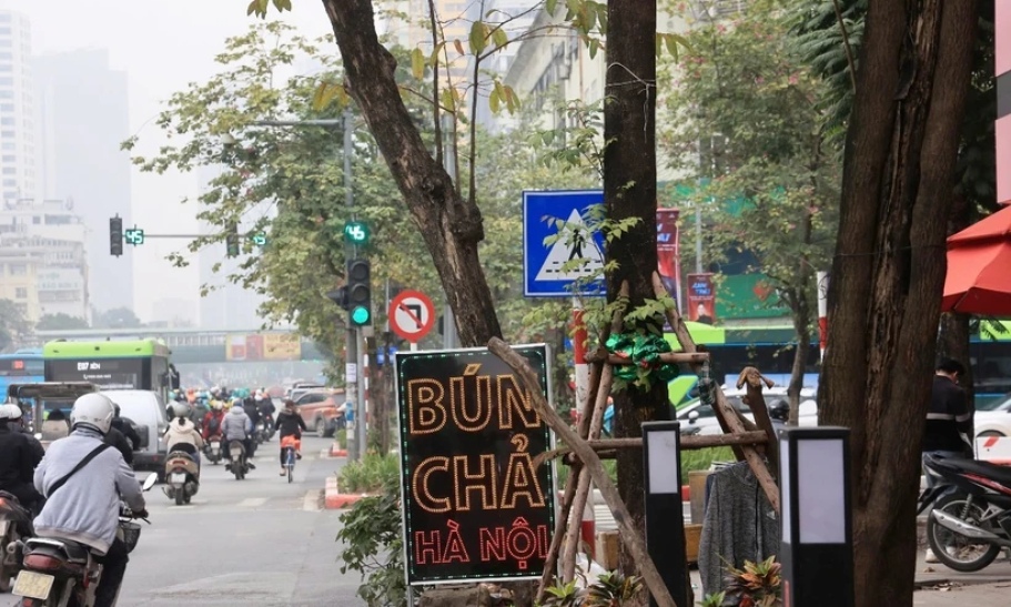 Sẽ xử lý xong các bất cập đèn tín hiệu, biển báo đường bộ trong tháng Tư