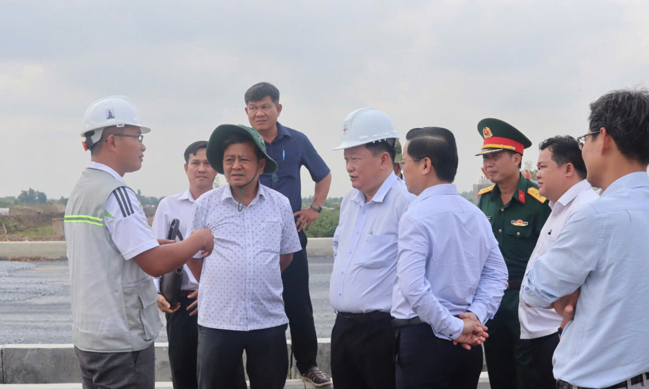 Kiểm tra công tác chuẩn bị khởi công các công trình chào mừng 50 năm Ngày giải phóng miền Nam, thống nhất đất nước