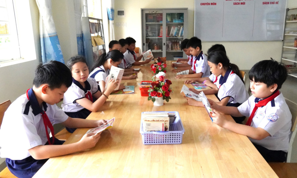 Từ trang sách đến chân trời tri thức