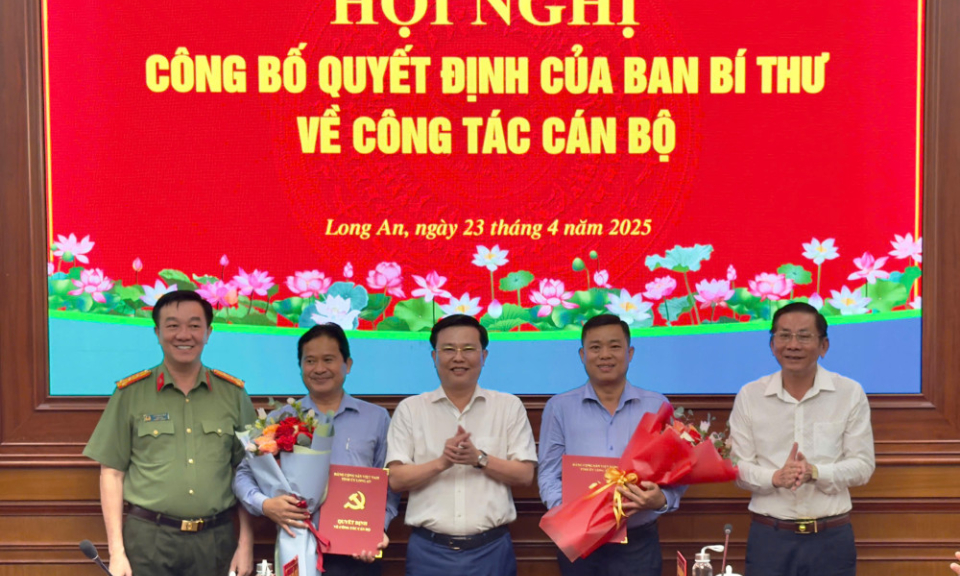 Long An: Công bố quyết định của Ban Bí thư về công tác cán bộ