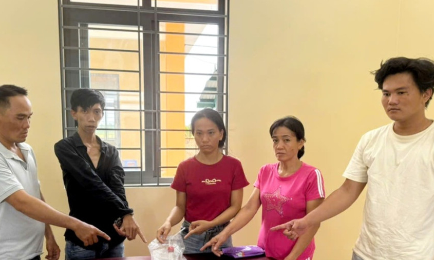 Khởi tố 5 bị can về tội tàng trữ trái phép chất ma túy