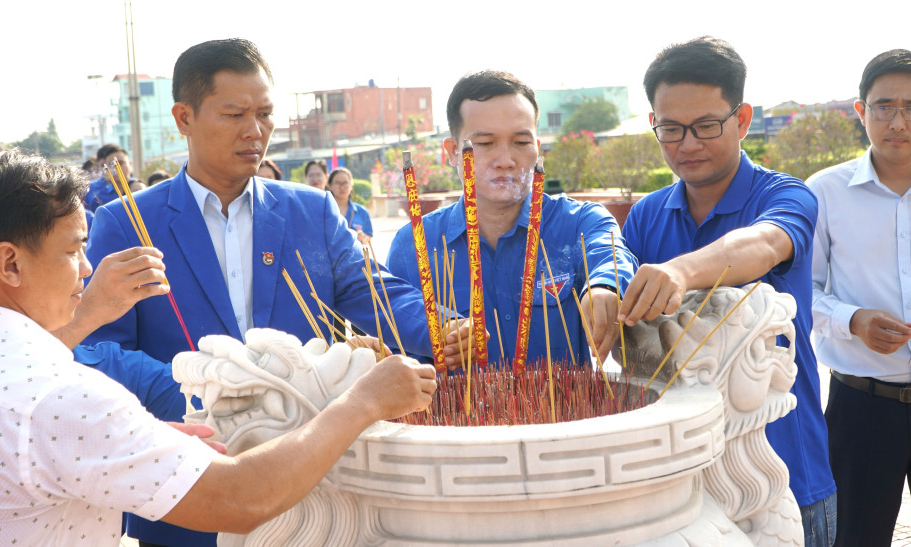 Tiếp nối truyền thống Long An trung dũng, kiên cường