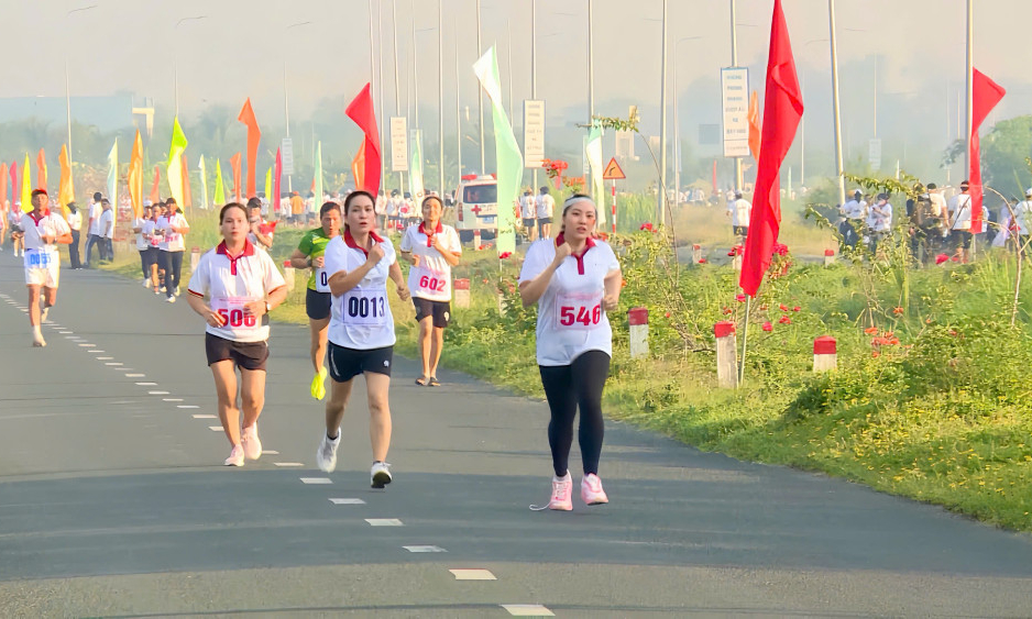 TP. Tân An: Sôi nổi Giải Việt dã chào mừng lễ 30/4