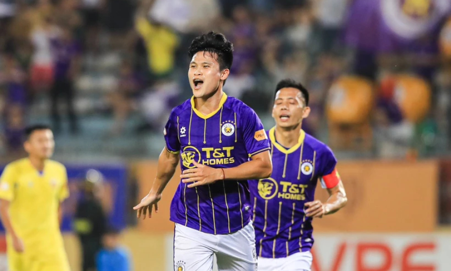 'Song sát' Tuấn Hải-Hai Long lập công, Hà Nội FC thắng 2-1 trước Quảng Nam