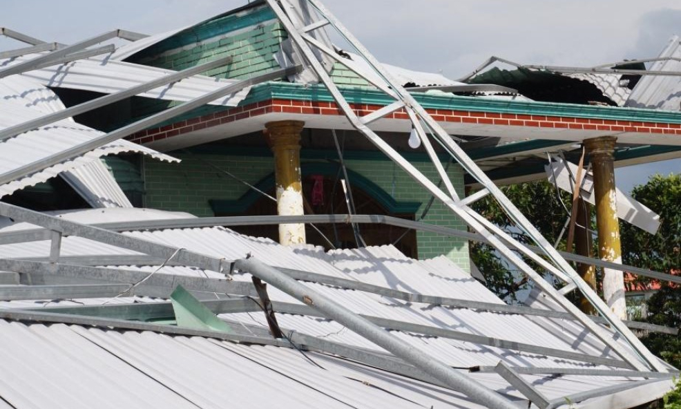 Khắc phục thiệt hại do giông lốc gây tốc mái 71 căn nhà