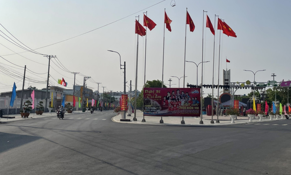 Tạm ngưng các phương tiện xe từ 3 bánh trở lên lưu thông trên Đường tỉnh 833 đoạn qua thị trấn Tân Trụ