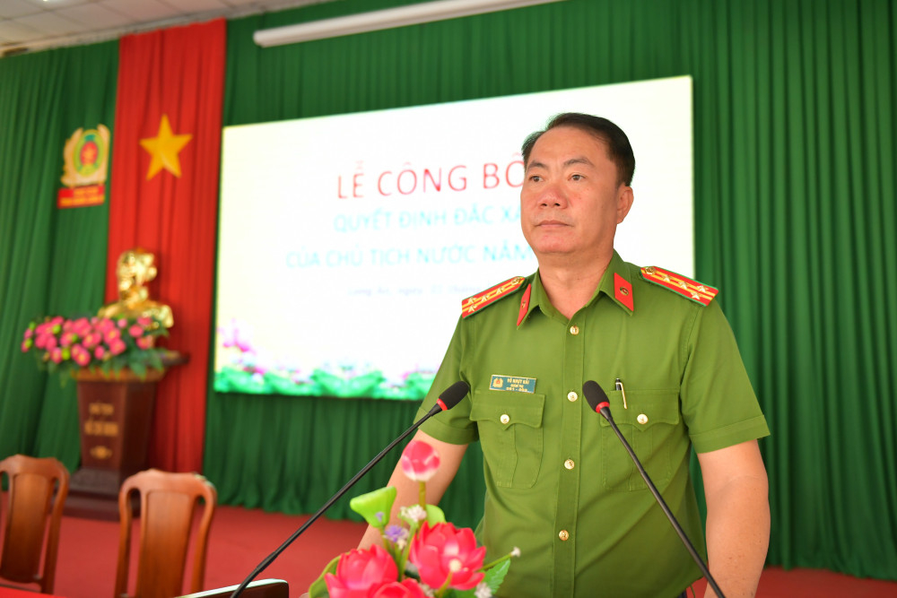 Đại tá Võ Nhựt Hải - Giám thị Trại giam Long Hòa phát biểu tại lễ trao quyết định đặc xá