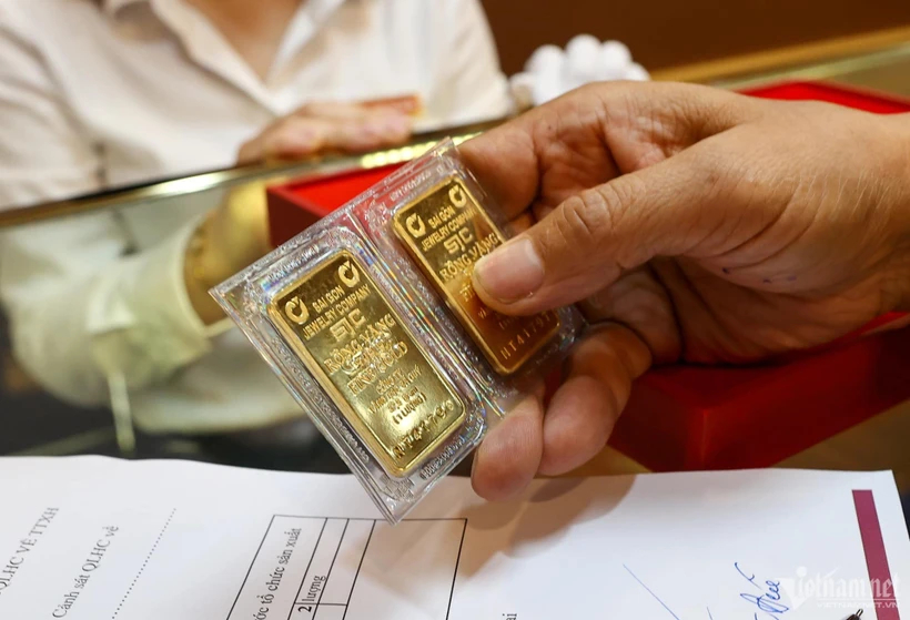 Giá vàng trong nước giảm thêm 1 triệu đồng, vẫn cao hơn thế giới tới 16 triệu đồng. (Ảnh: Vietnam+)