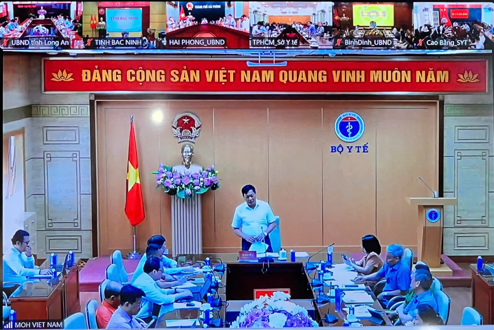 Thứ trưởng Thường trực Bộ Y tế - Đỗ Xuân Tuyên chủ trì hội nghị 