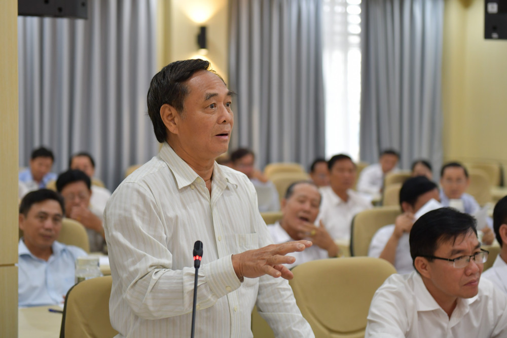 Các đại biểu đóng góp ý kiến tại buổi làm việc