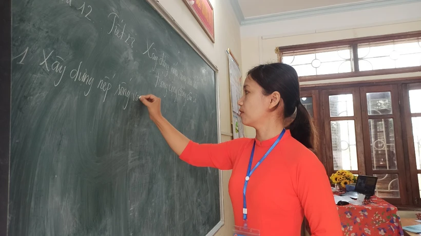 Thiếu giáo viên là một trong những vấn đề nhức nhối nhiều năm qua của ngành giáo dục. (Ảnh: PM/Vietnam+)