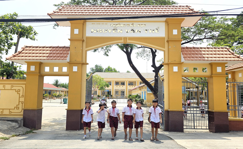 Trường Tiểu học Nguyễn Văn Thể thuộc thị trấn Đông Thành, huyện Đức Huệ