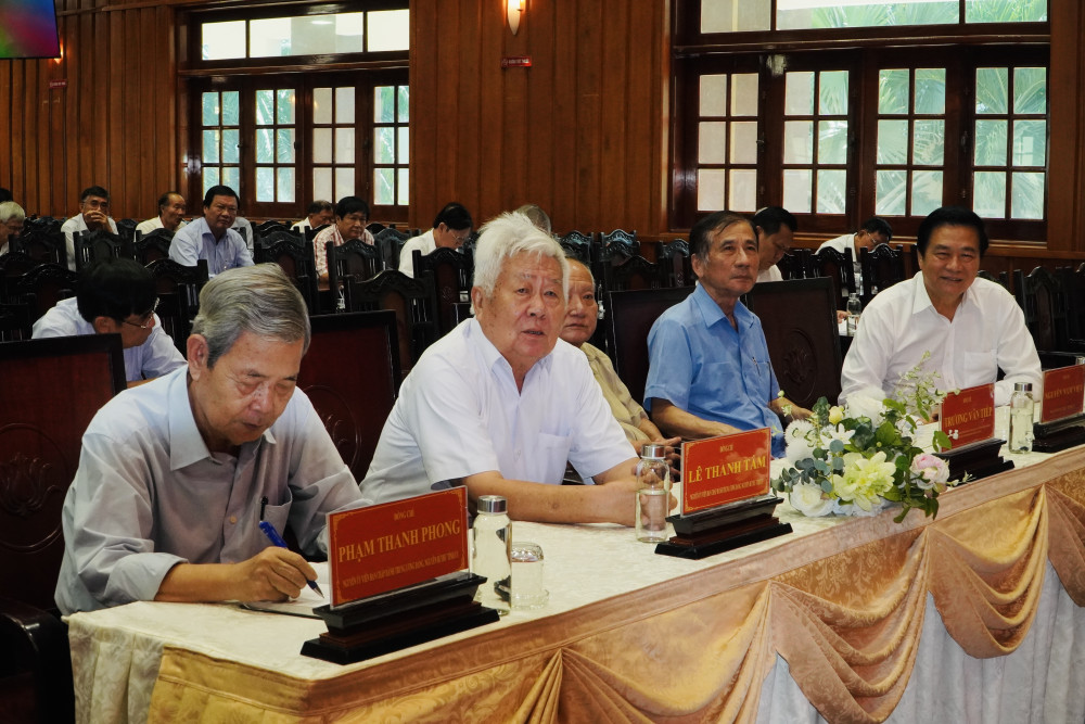 Các đồng chí nguyên lãnh đạo tỉnh qua các thời kỳ bày tỏ sự nhất trí với công tác sắp xếp đơn vị hành chính cấp xã, cấp tỉnh