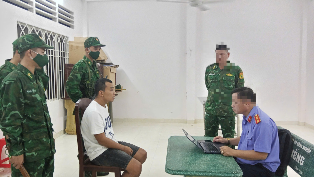 Viện kiểm sát nhân dân tỉnh lấy lời khai đối tượng vận chuyển trái phép ma túy