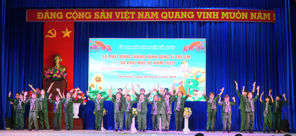 Văn nghệ chào mừng