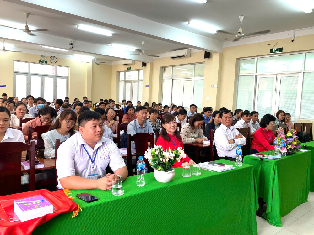 Lớp Trung cấp lý luận chính trị hệ không tập trung khoá 174 có 79 học viên 
