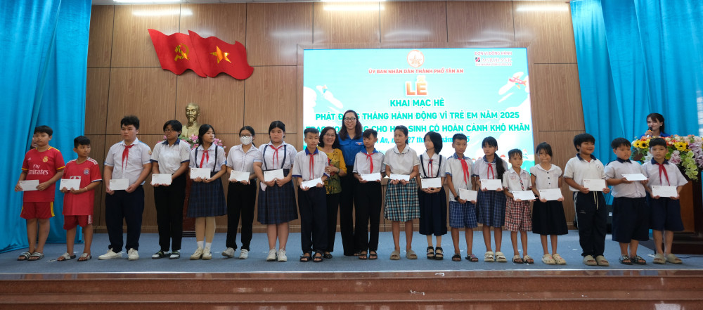 Hoạt động thể hiện sự quan tâm, chăm lo của chính quyền, các ban, ngành và toàn xã hội đối với thế hệ măng non