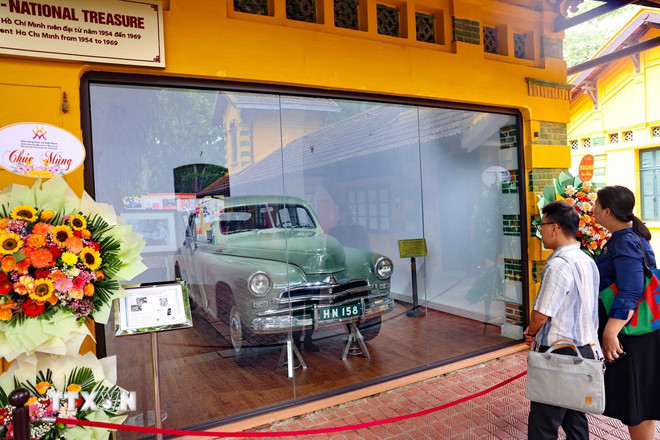 Ba chiếc ôtô từng phục vụ Chủ tịch Hồ Chí Minh là Zit 115, Peugeot 404, và Pobeda được công nhận là Bảo vật Quốc gia hiện được bảo quản, trưng bày tại đây. (Ảnh: Thanh Tùng/TTXVN)