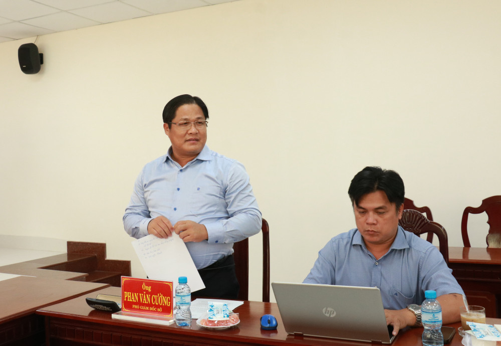 Phó Giám đốc Sở Nông nghiệp và Môi trường - Phan Văn Cường giải đáp một số nội dung do thành viên Đoàn giám sát đề ra