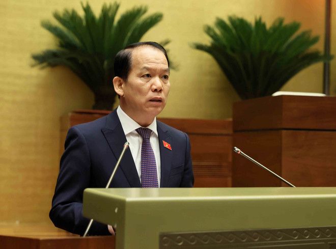 Ông Hoàng Thanh Tùng, Chủ nhiệm Ủy ban Pháp luật và Tư pháp của Quốc hội trình bày Báo cáo thẩm tra dự án Luật Thanh tra (Sửa đổi). (Ảnh: TTXVN)
