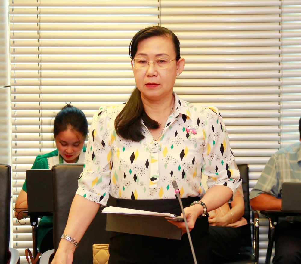 Đại biểu Phan Thị Mỹ Dung - Giám đốc Sở Tư pháp tỉnh Long An, đóng góp đối với dự thảo Luật sửa đổi, bổ sung một số điều của Luật Xử lý vi phạm hành chính