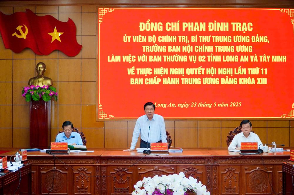 Ủy viên Bộ Chính trị, Bí thư Trung ương Đảng, Trưởng Ban Nội chính Trung ương - Phan Đình Trạc phát biểu chỉ đạo tại buổi làm việc