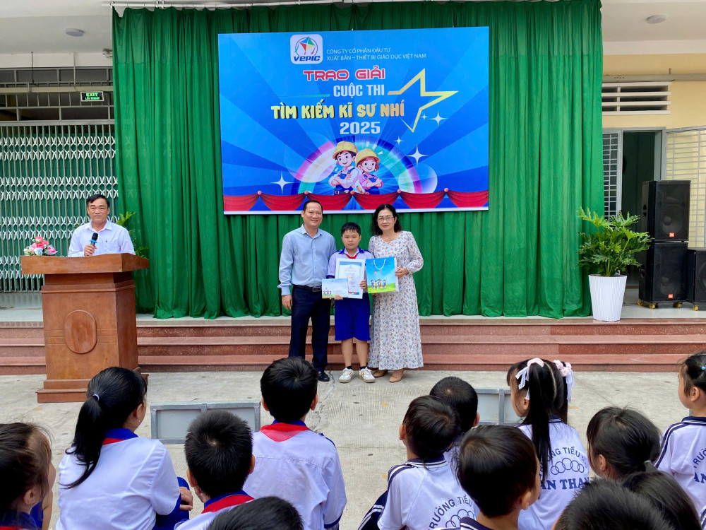 Em Bùi Quốc Thái giành giải Ba với mô hình “Xe tải hút đinh”
