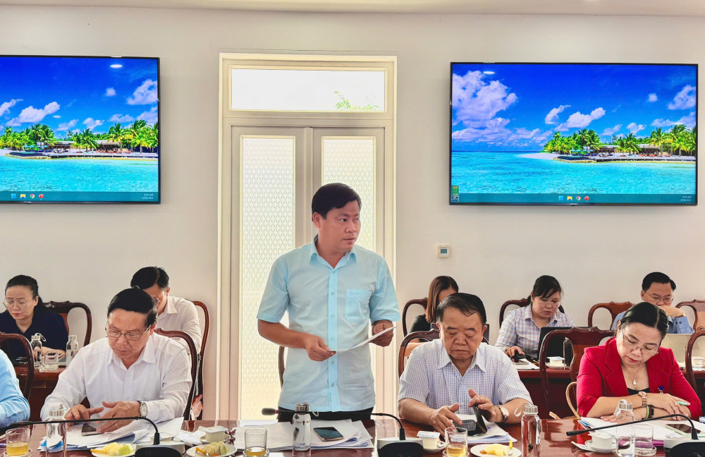 Đại diện các sở, ngành phát biểu tại hội nghị