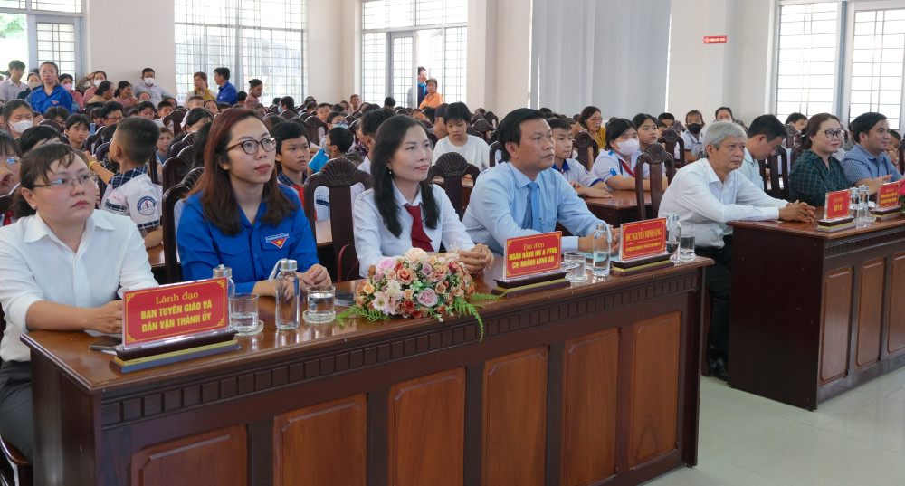 Đại biểu dự chương trình