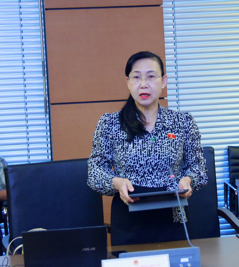 Đại biểu Phan Thị Mỹ Dung - Giám đốc Sở Tư pháp tỉnh Long An tham gia thảo luận về dự thảo Nghị quyết của Quốc hội về việc thí điểm Viện kiểm sát nhân dân khởi kiện vụ án dân sự để bảo vệ quyền dân sự của các chủ thể là nhóm dễ bị tổn thương hoặc bảo vệ lợi ích cộng