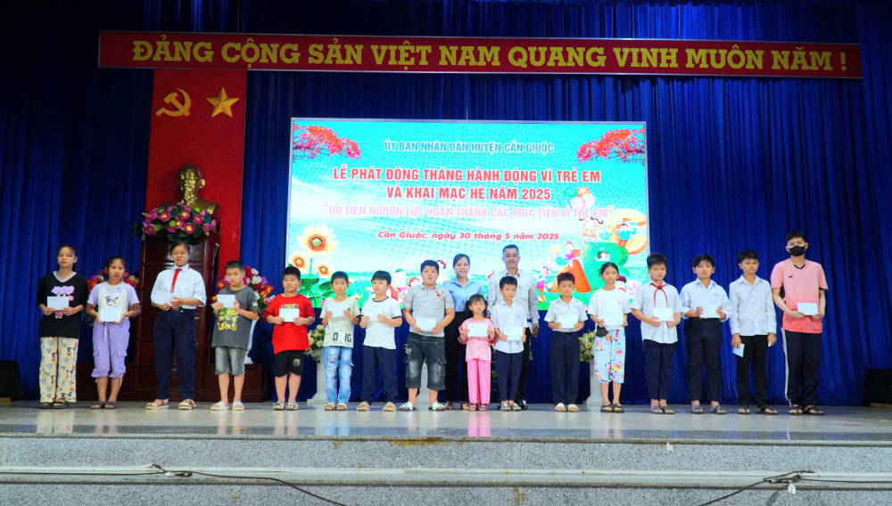 Thời gian qua, huyện Cần Giuộc có nhiều hoạt động quan tâm đến trẻ em có hoàn cảnh đặc biệt