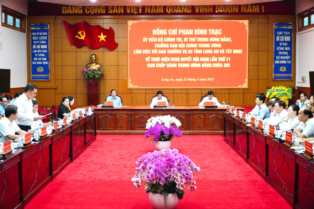 Tổ Công tác giúp việc thực hiện Quyết định số 284-QĐ/TW của Bộ Chính trị làm việc với Ban Thường vụ 2 tỉnh Long An và Tây Ninh