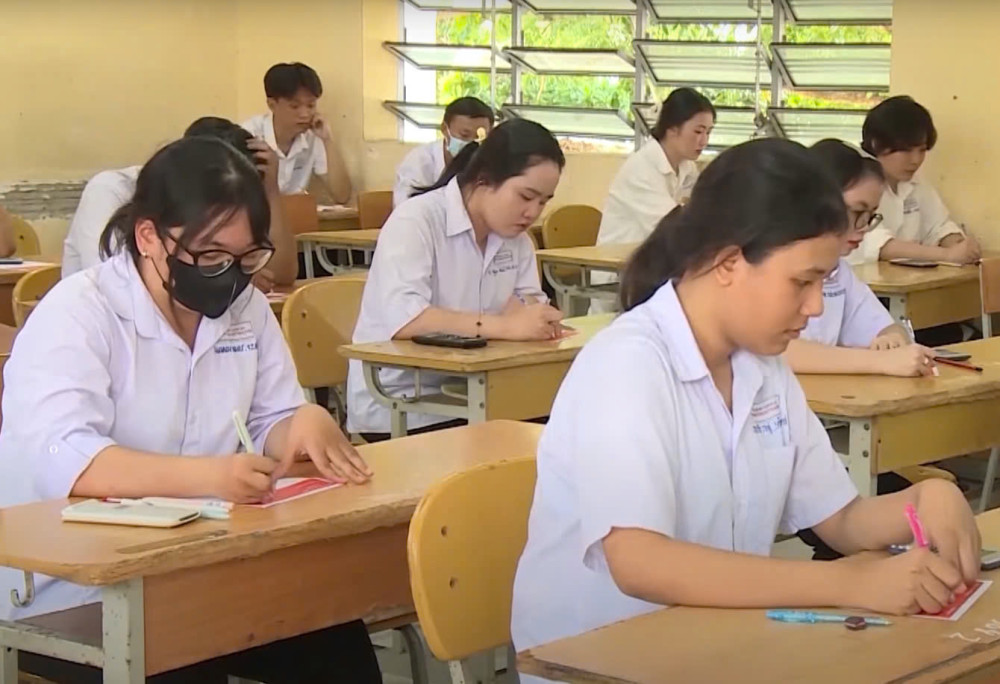 Học sinh tham gia thi thử kỳ thi tốt nghiệp THPT năm 2025