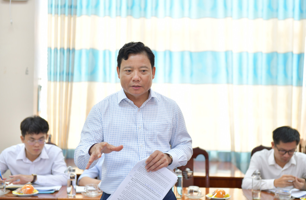 Phó Chủ tịch UBND tỉnh - Phạm Tấn Hòa góp ý một số nội dung đối với huyện Mộc Hóa