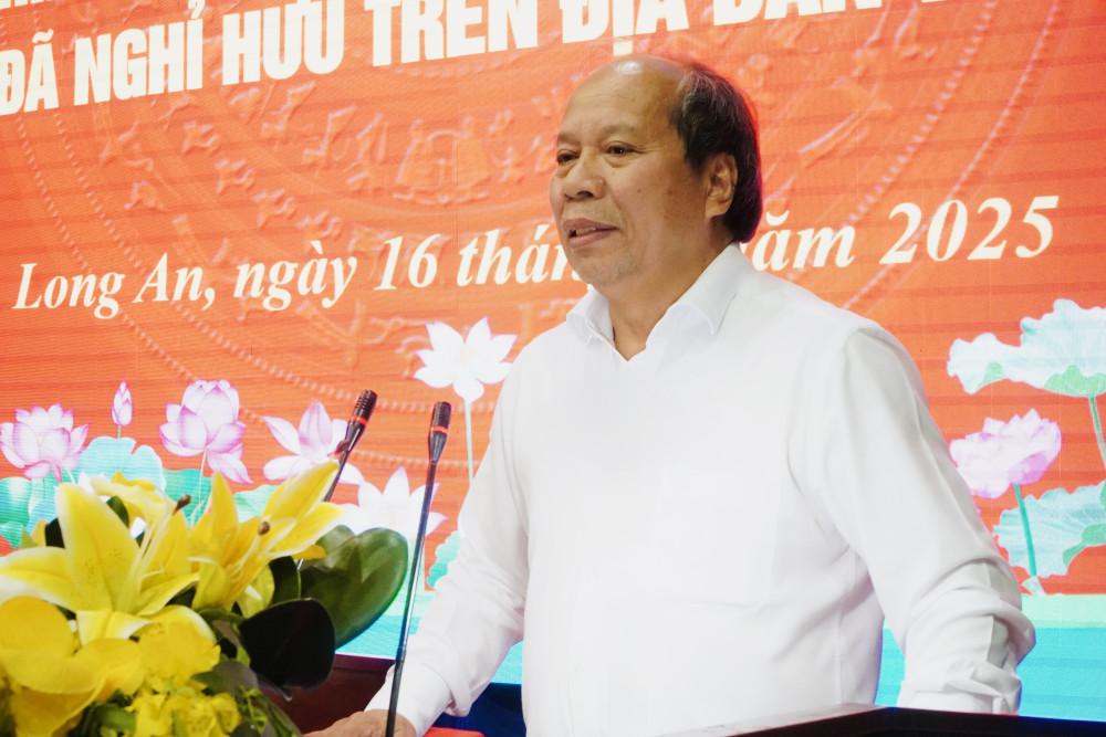 Ủy viên Ban Thường vụ Tỉnh ủy, Trưởng ban Tuyên giáo và Dân vận Tỉnh ủy - Hoàng Đình Cán thông tin tại hội nghị