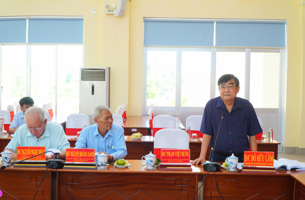 Đại biểu đóng góp ý kiến tại hội thảo