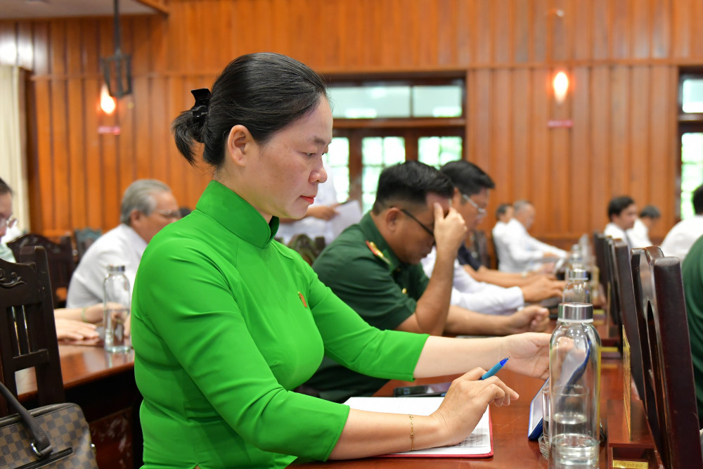 Đại biểu HĐND tỉnh biểu quyết thông qua nghị quyết tại Kỳ họp thứ 24 (Ảnh: Kiên Định)