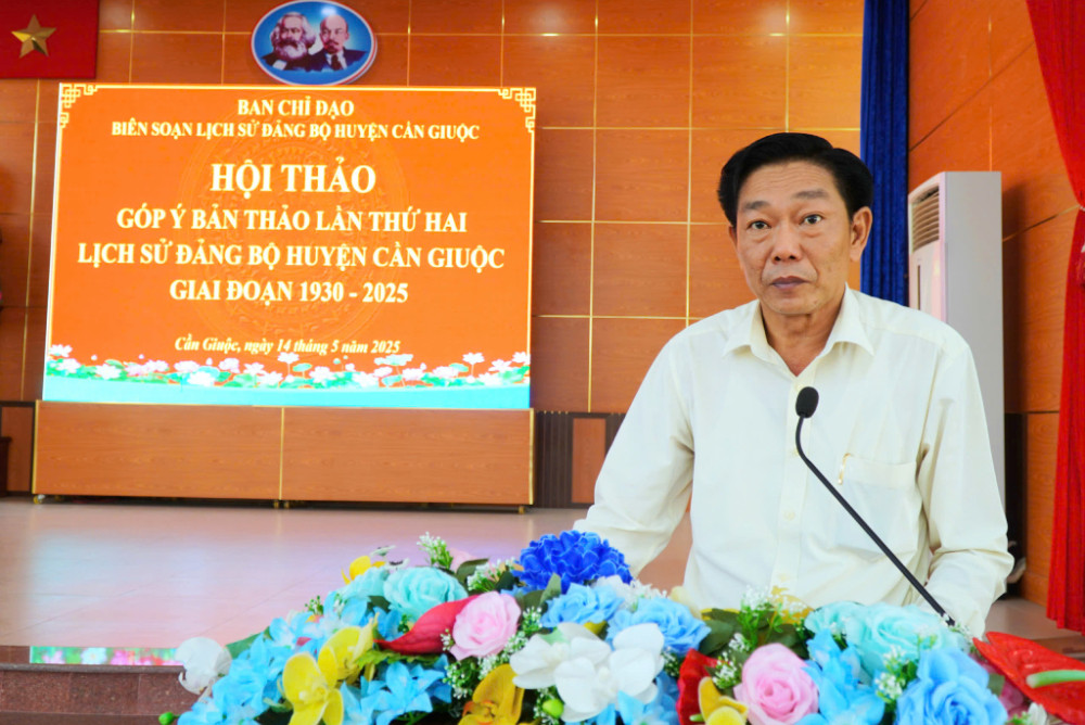 Phó Bí thư Thường trực Huyện ủy, Chủ tịch HĐND huyện Cần Giuộc - Nguyễn Phước Hùng phát biểu tại hội thảo