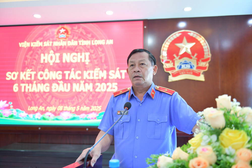 Viện trưởng Viện Kiểm sát nhân dân tỉnh – Trương Văn Nghị phát biểu tại hội nghị