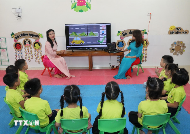 Giờ học ứng dụng trí tuệ nhân tạo (AI) tại trường Mầm non Song Mai (thành phố Bắc Giang). (Ảnh: Danh Lam/TTXVN)