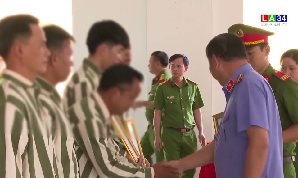 207 phạm nhân Trại giam Long Hòa được nhận quyết định đặc xá của Chủ tịch nước