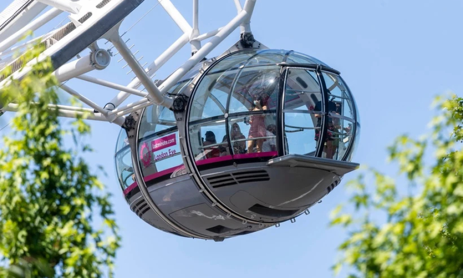 Anh: Vòng quay London Eye gặp sự cố, du khách mắc kẹt giữa trời nóng bức