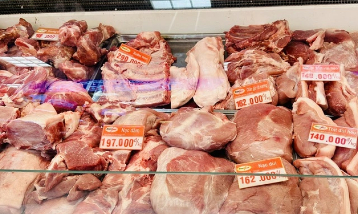 Giá heo hơi hôm nay 03/5: Tiếp tục mất đỉnh