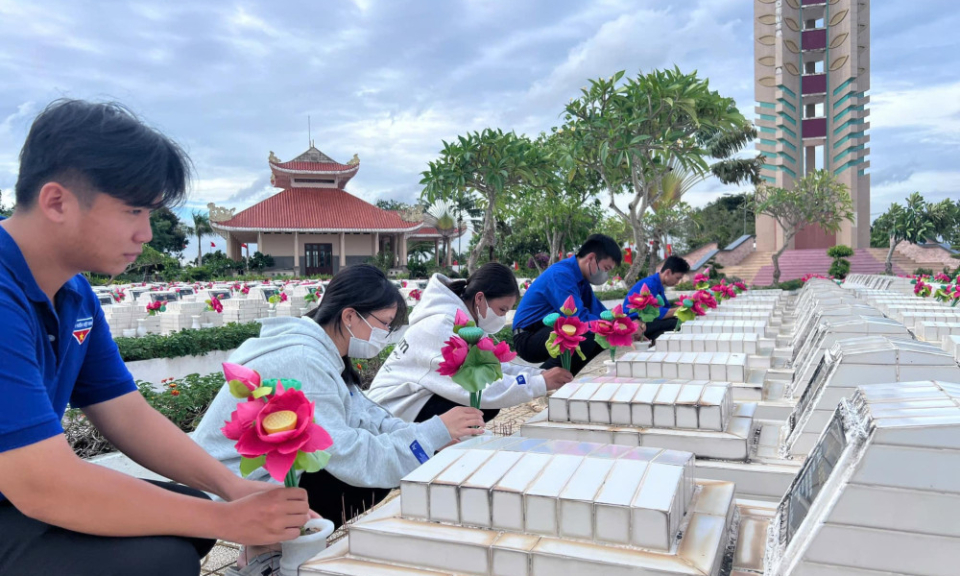 Thắp lên tình yêu quê hương trong thế hệ trẻ