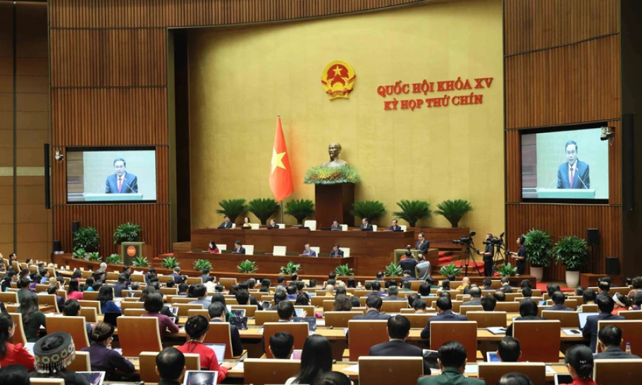 Quốc hội họp phiên toàn thể, thảo luận tại hội trường về dự thảo Luật Nhà giáo