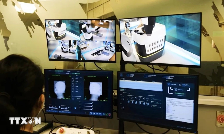 Bệnh viện đầu tiên ở Việt Nam có hệ thống robot xạ phẫu tích hợp AI chữa ung thư