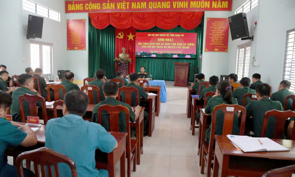 Bộ Chỉ huy Quân sự tỉnh Long An đối thoại dân chủ với các đơn vị