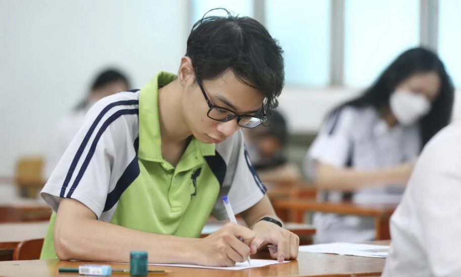 Thủ tướng chỉ đạo tổ chức tốt thi Tốt nghiệp THPT trong bối cảnh tinh gọn bộ máy
